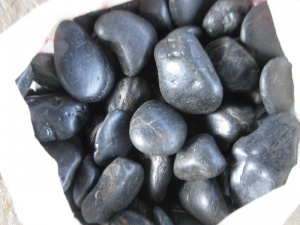 culoare neagră pietre pietruite șlefuite naturale